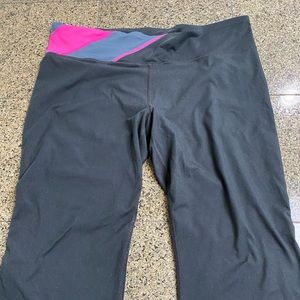 Under Armour crop workout pant